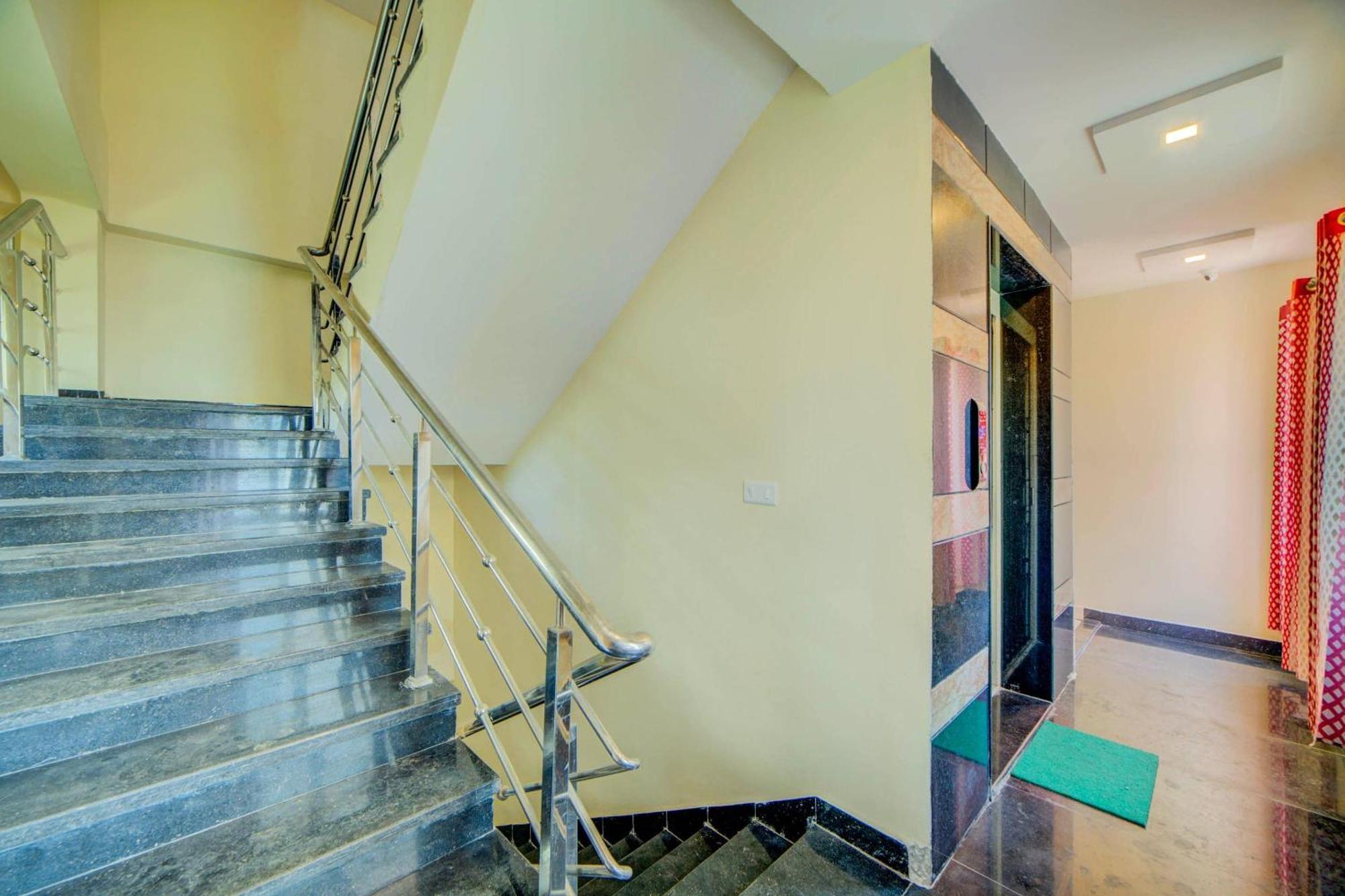 Super Hotel O White Ridge Sururnagar Bagian luar foto