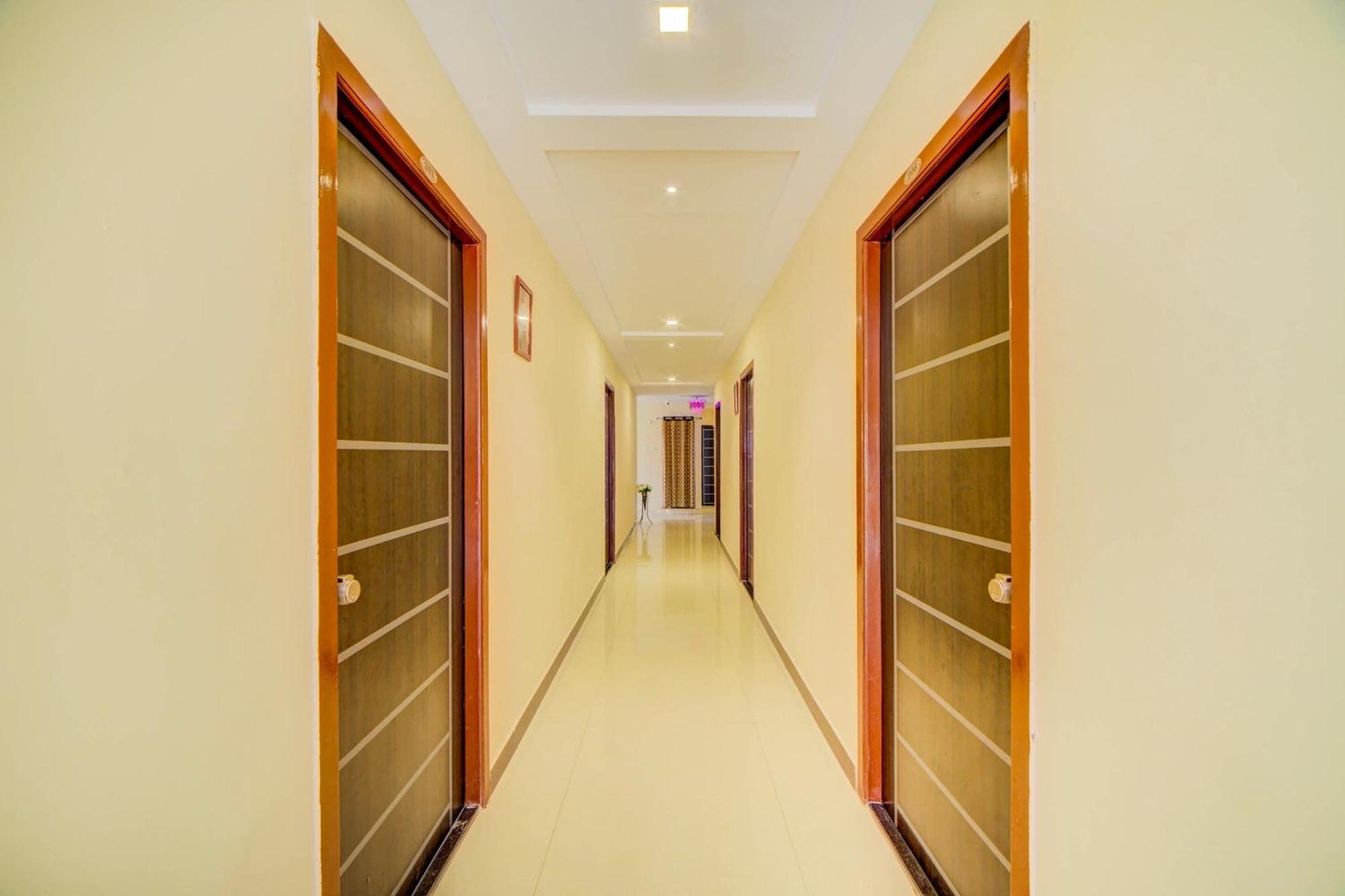 Super Hotel O White Ridge Sururnagar Bagian luar foto